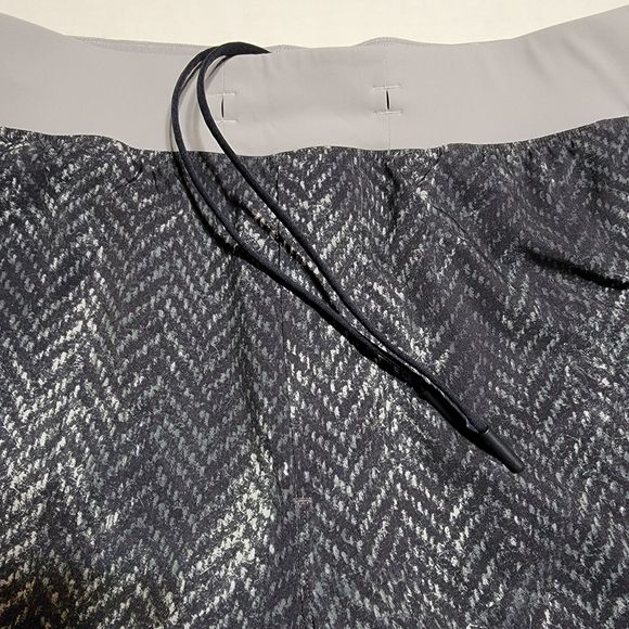 Lululemon Athletic Shorts w/Draw Strings - Size Large - Picture 2 of 5